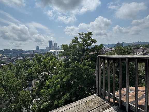 4th image of 863 Vista St