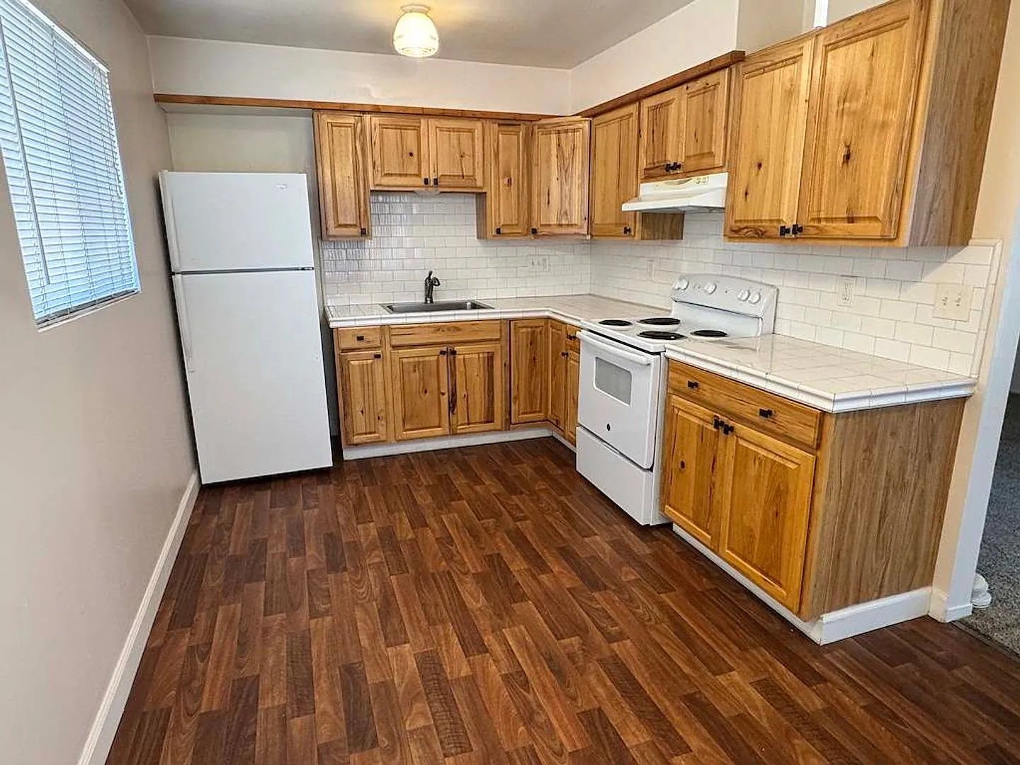 2 bedroom 1 bathroom Unit Available in Oakdale! — Photo 4