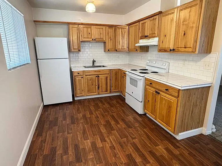 425 S 3rd Ave #F — Photo 4