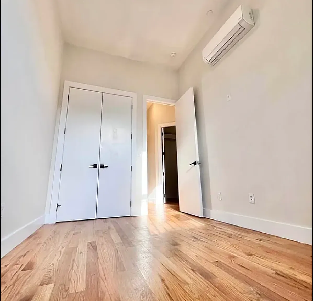1081 Madison Street — Photo 4