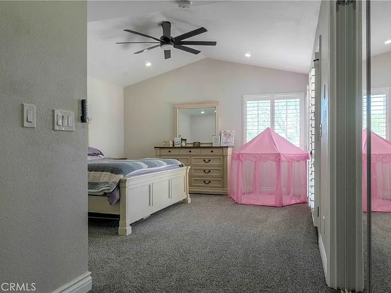 1042 Robinson Ct — Photo 31