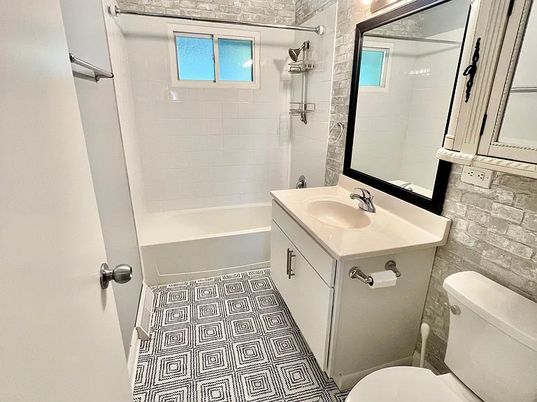 128 E Normandy Dr — Photo 10