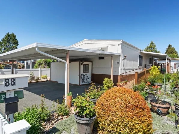 88 Walnut Circle, Rohnert Park, CA 94928