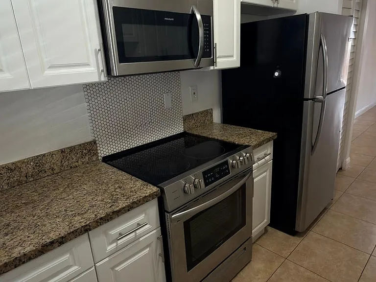 5302 SW 138th Pl — Photo 11
