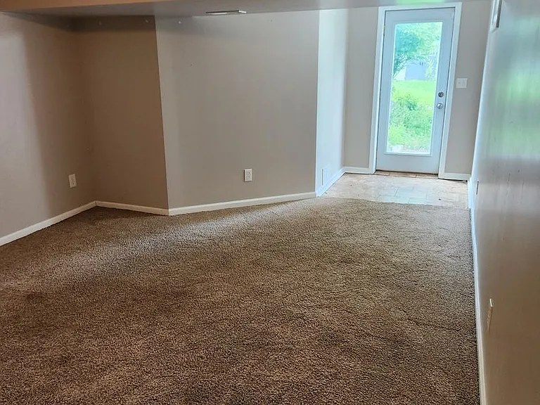6533 Pinkney St — Photo 10