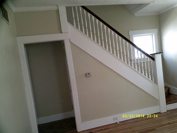 3rd image of 171 Hall St
