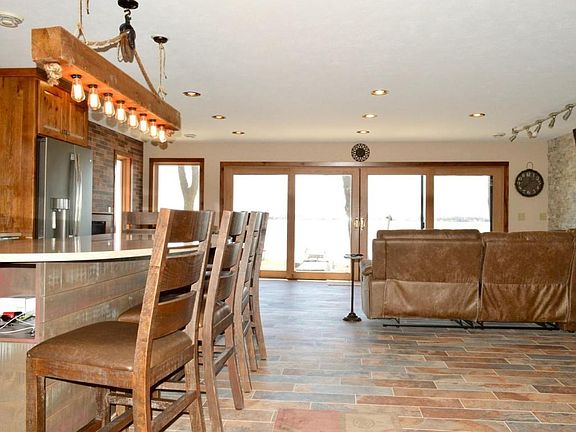 5th image of 2203 Lakeshore Dr