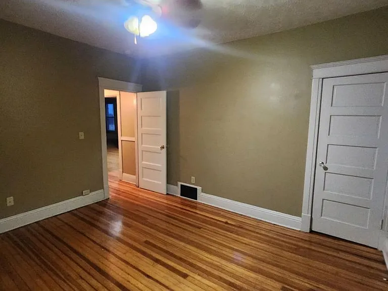 566 S 26th Ave — Photo 15