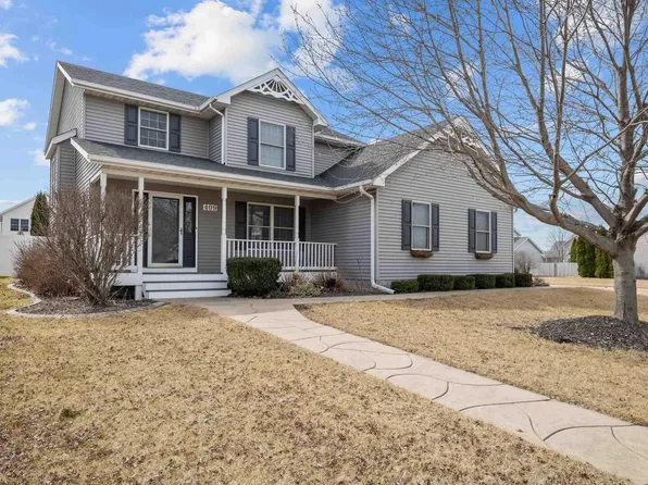 409 W Pinehurst Dr, Eldridge, IA 52748