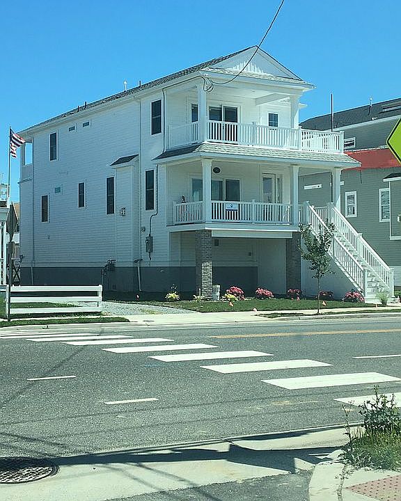 1st image of 1561 Bay Ave