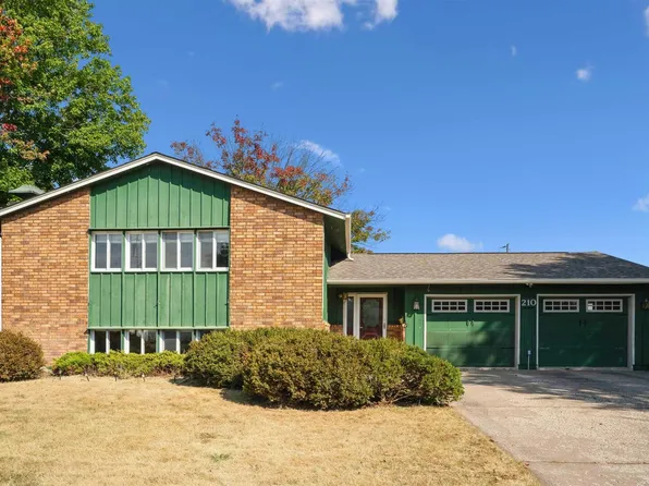 210 16th Pl, Camanche, IA 52730