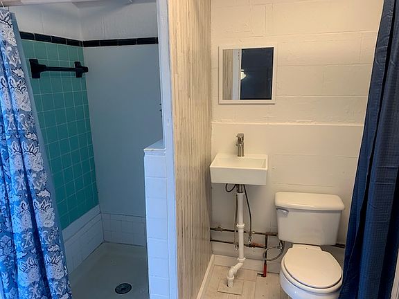 4th image of 618 Wisteria St #B