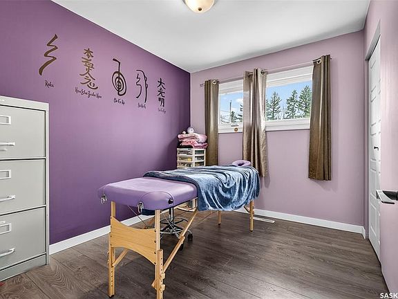 3rd image of 1154 Caribou STREET W