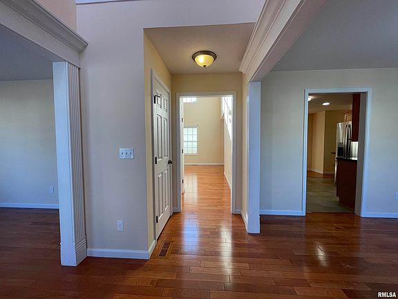 3rd image of 1924 W Casecreek Dr