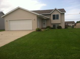 747 Willowbrook St NE, Owatonna, MN 55060