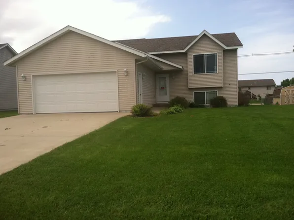 747 Willowbrook St NE, Owatonna, MN 55060