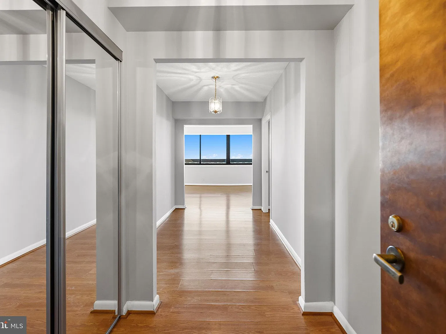 Skyline Square Condo — Photo 2