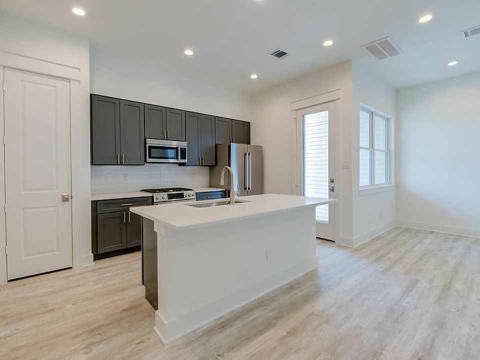 The Grove at Oak Forest Apartments