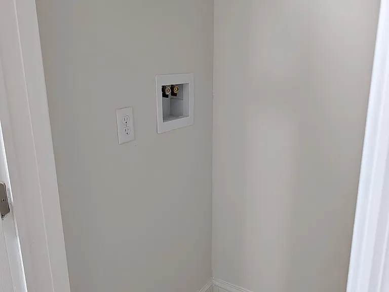293 Norton St #B8 — Photo 12