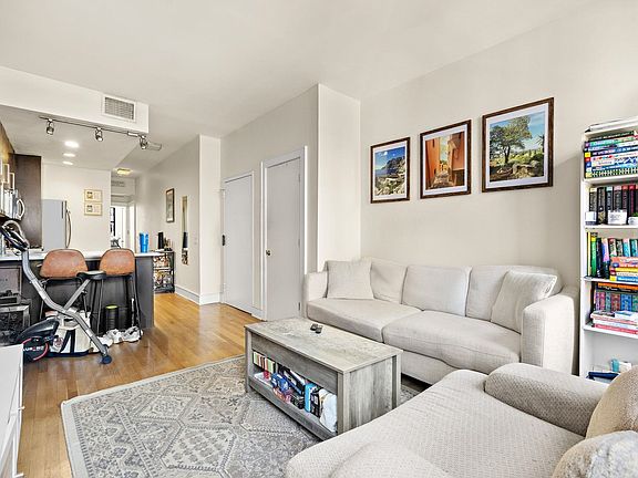 2nd image of 935 Park Ave APT 3N