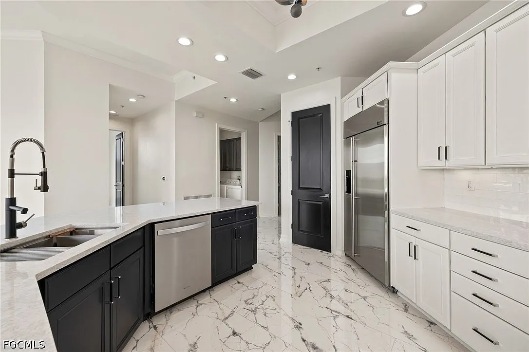 3 bed, 2.5 bath, 2330 sqft, $3,750 — Photo 2