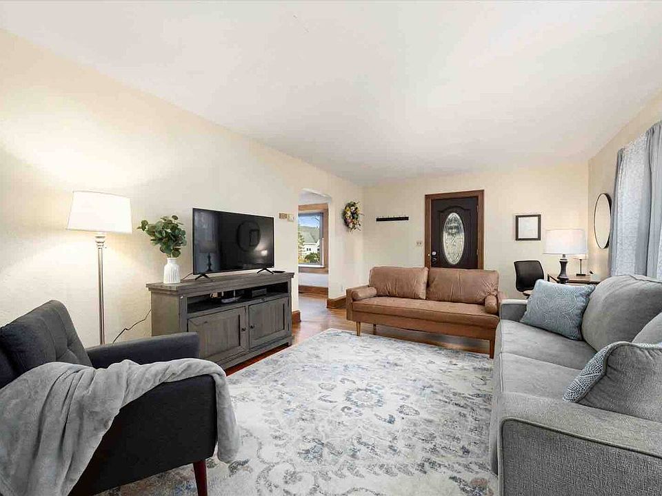 1st image of 3 Cove Ave