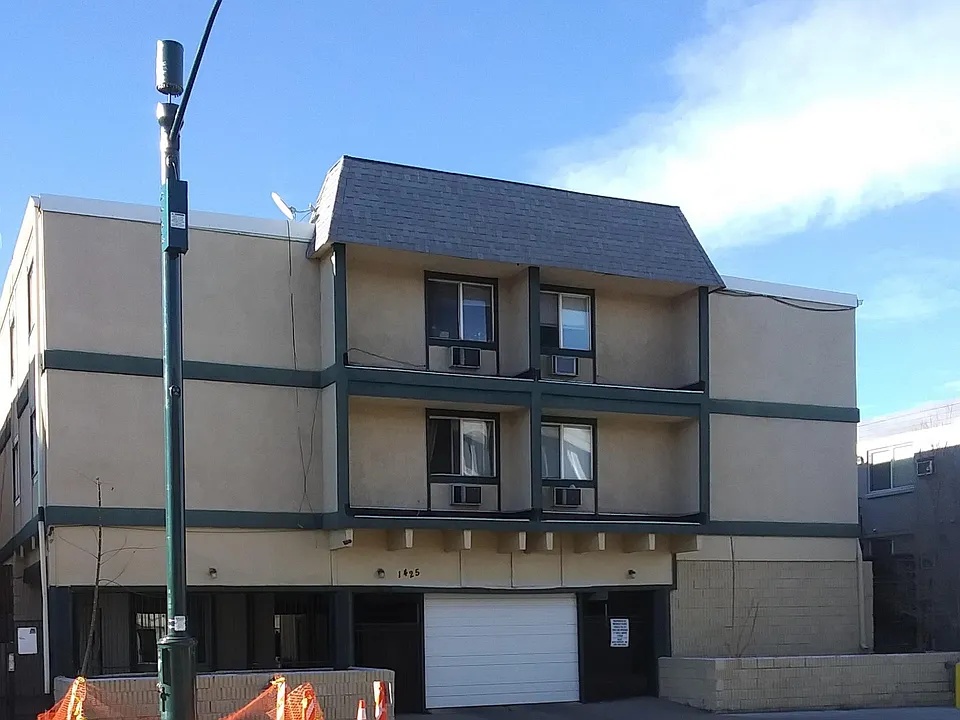 1425 N Yosemite St #11