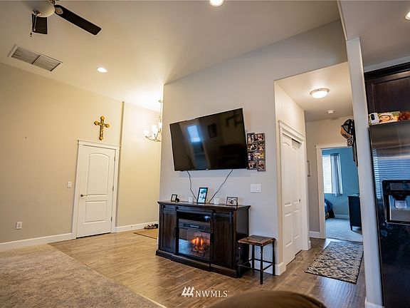 4th image of 1655 E Madera St