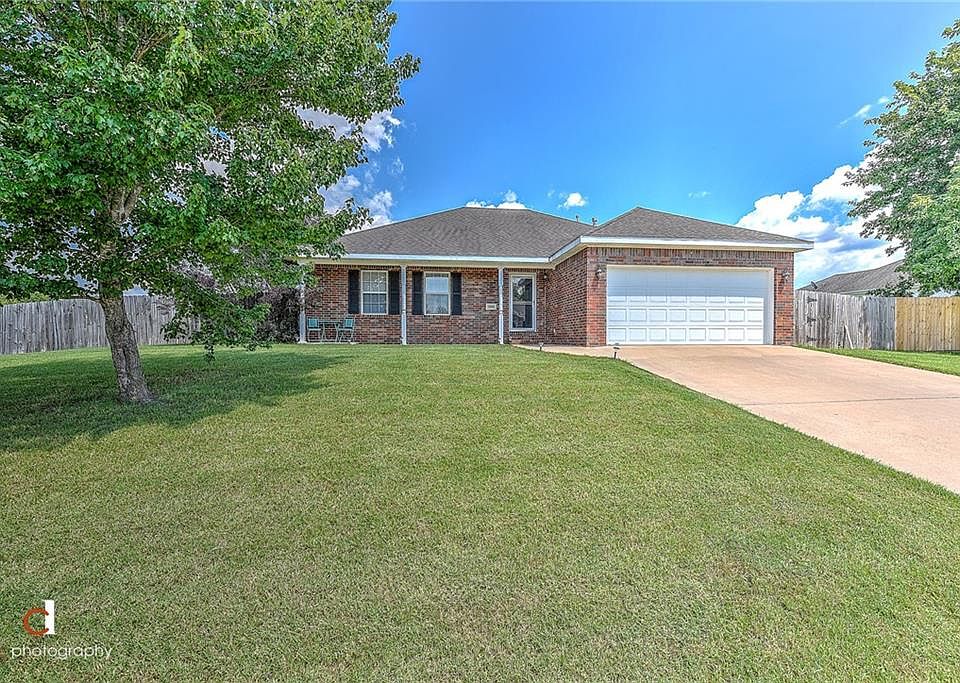 1st image of 1390 Laurie Ln