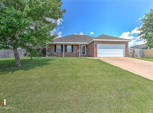 1390 Laurie Ln, Elkins, AR 72727