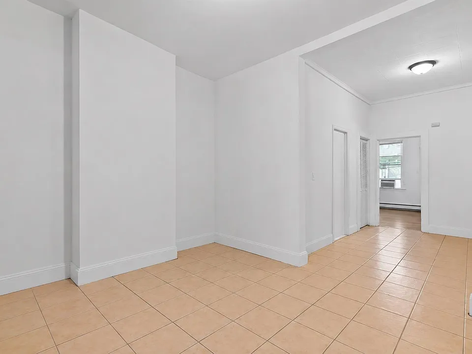 86 Griffith St #2