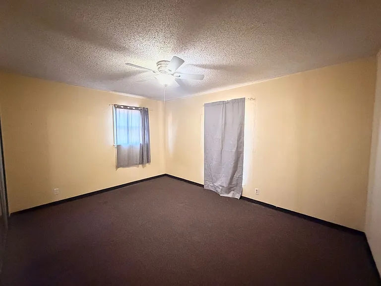 514 W Avenue J — Photo 8