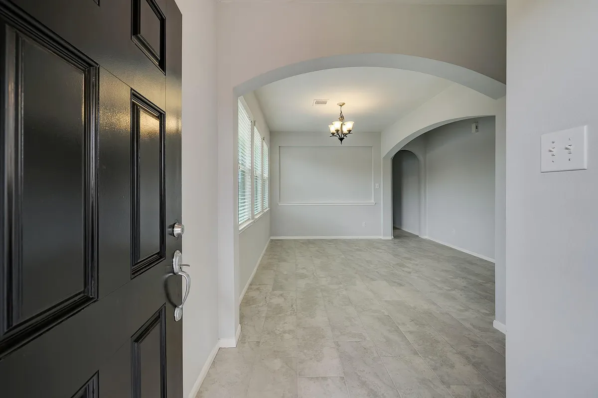 Building Photo - 6302 Provident Green Dr