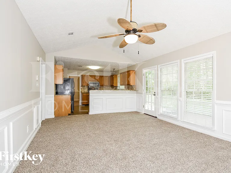 1111 Wynford Cmns SW — Photo 5