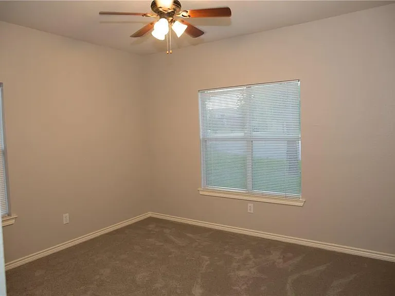 2410 S Forest Hls — Photo 8