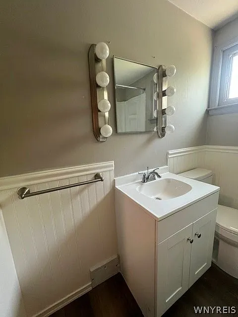 3 bed, 1.0 bath, 1944 sqft, $1,800 — Photo 4