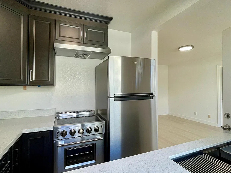 102 Colorado Ave — Photo 2