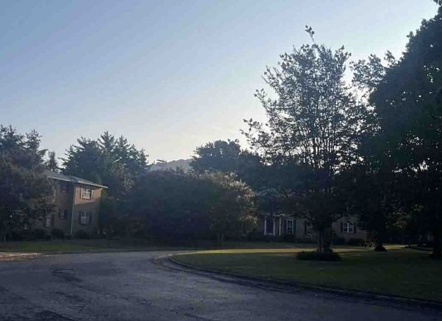 Exterior Neighborhood (street photo)