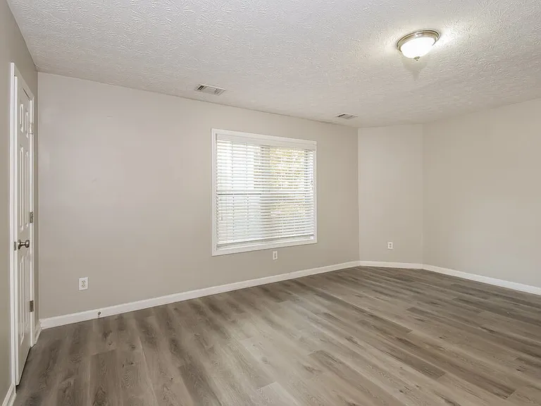 655 Simon Ive Dr — Photo 11