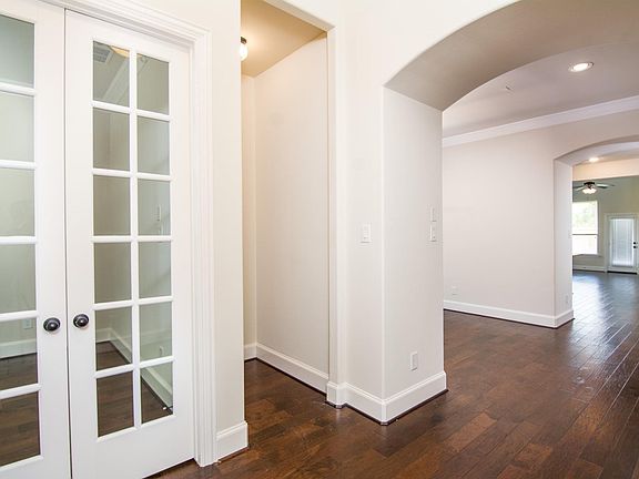 2nd image of 175 Oarwood Pl