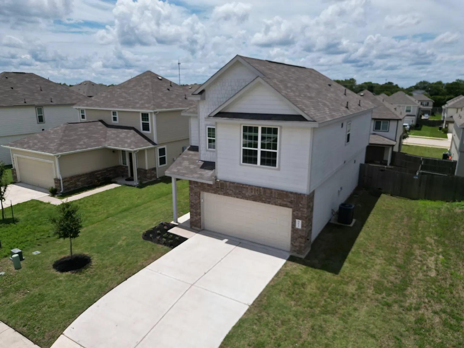 3 bed, 2.5 bath, 1867 sqft, $2,000 — Photo 2