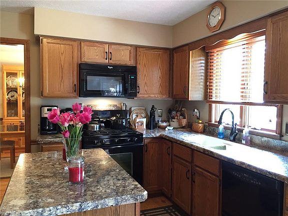 4th image of 1743 Island Dr