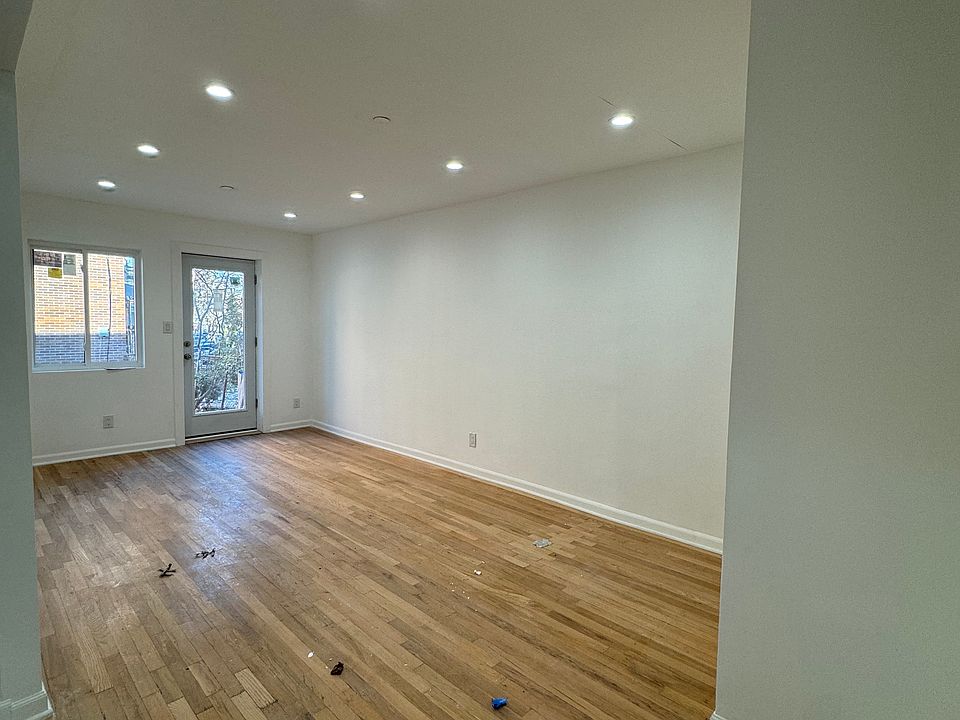 1st image of 16217 72nd Ave #2