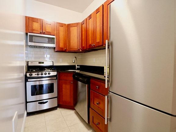 2nd image of 138 W 74th St APT 3B