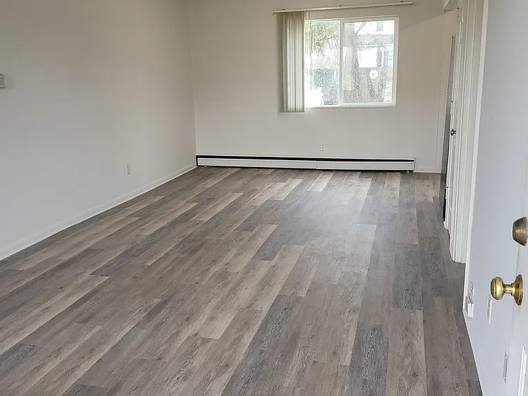 919 W Cross St #3 — Photo 1
