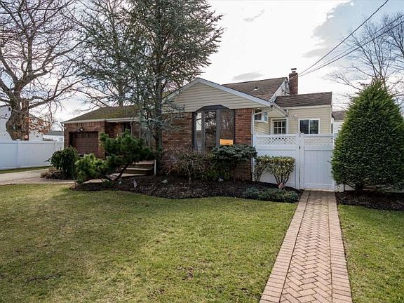 3rd image of 228 S Park Dr