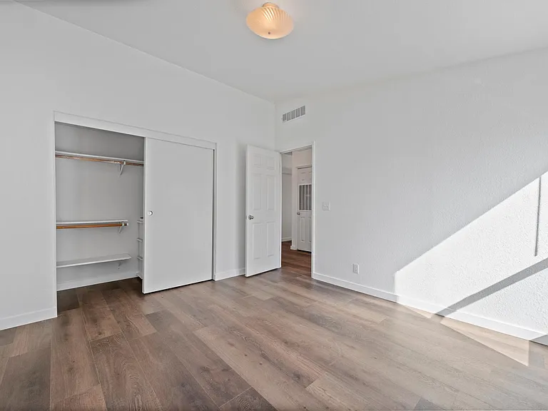 1057 E La Loma Ave — Photo 43