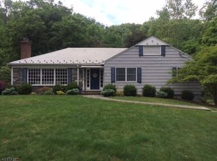 32 Londonderry Way, Summit, NJ 07901