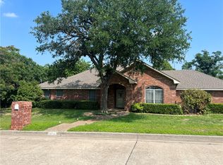 8200 Forest Ridge Dr, Woodway, TX 76712