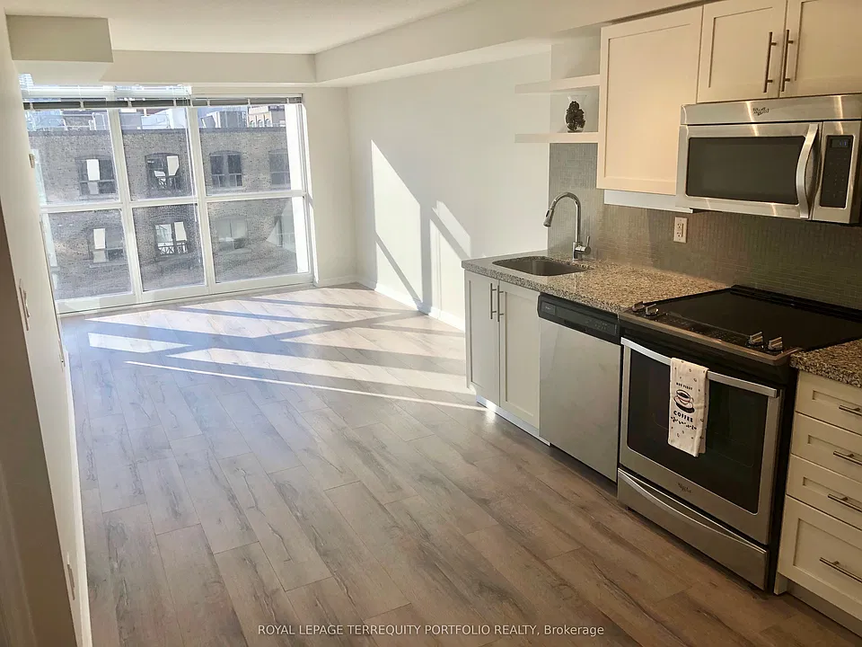 400 Adelaide St E #811